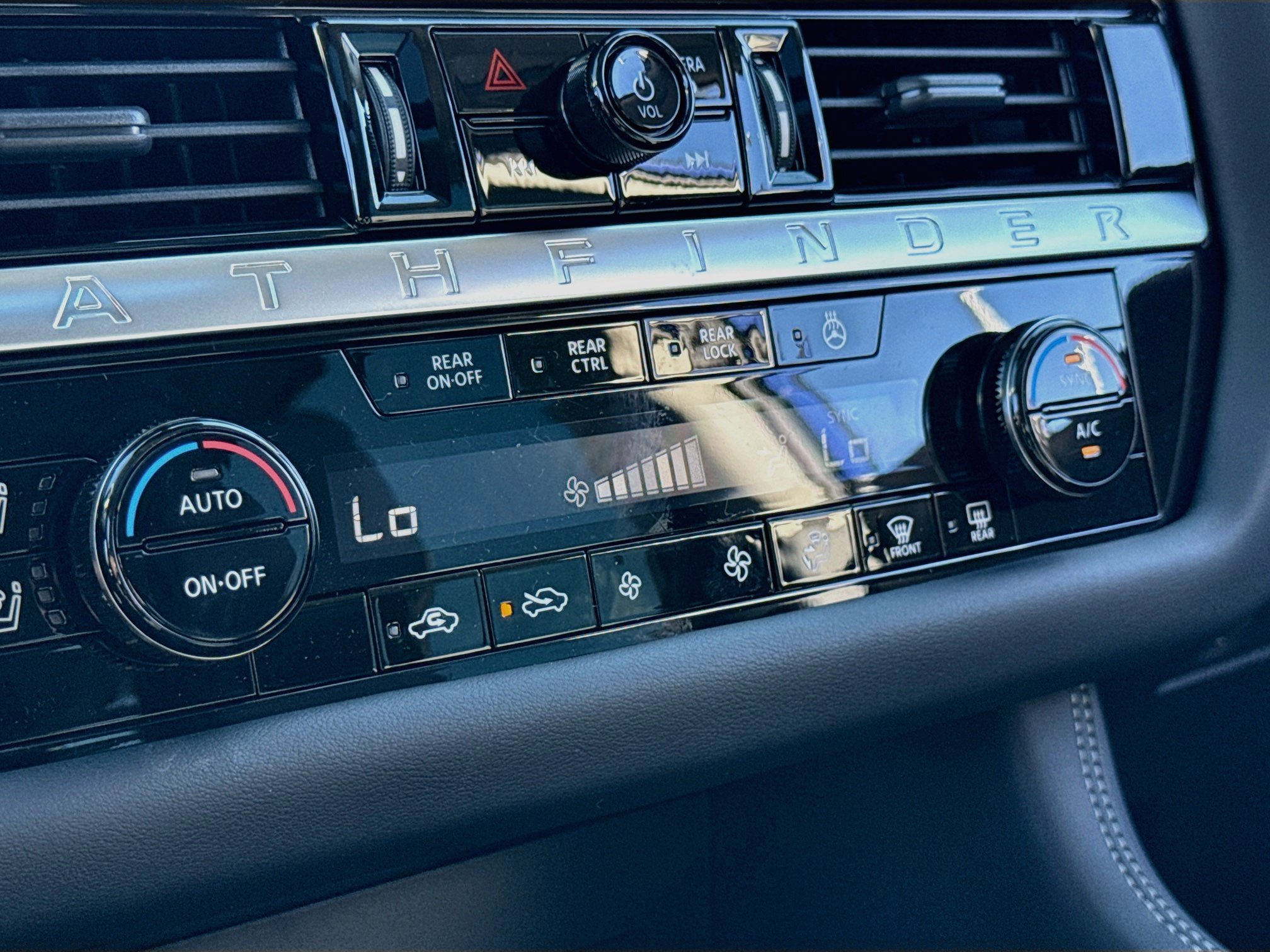 New 2026 Nissan Pathfinder Platinum AWD/4WD image 13