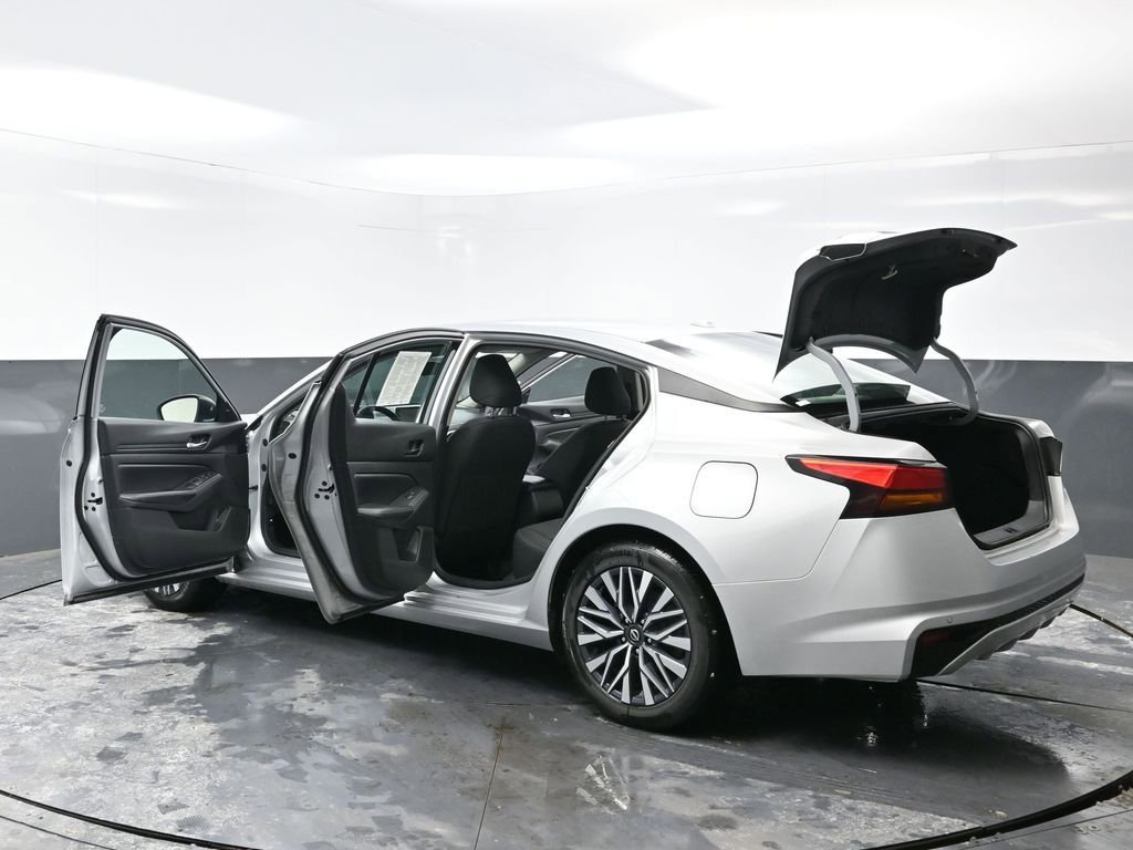 Used 2024 Nissan Altima 2.5 SV FWD image 54