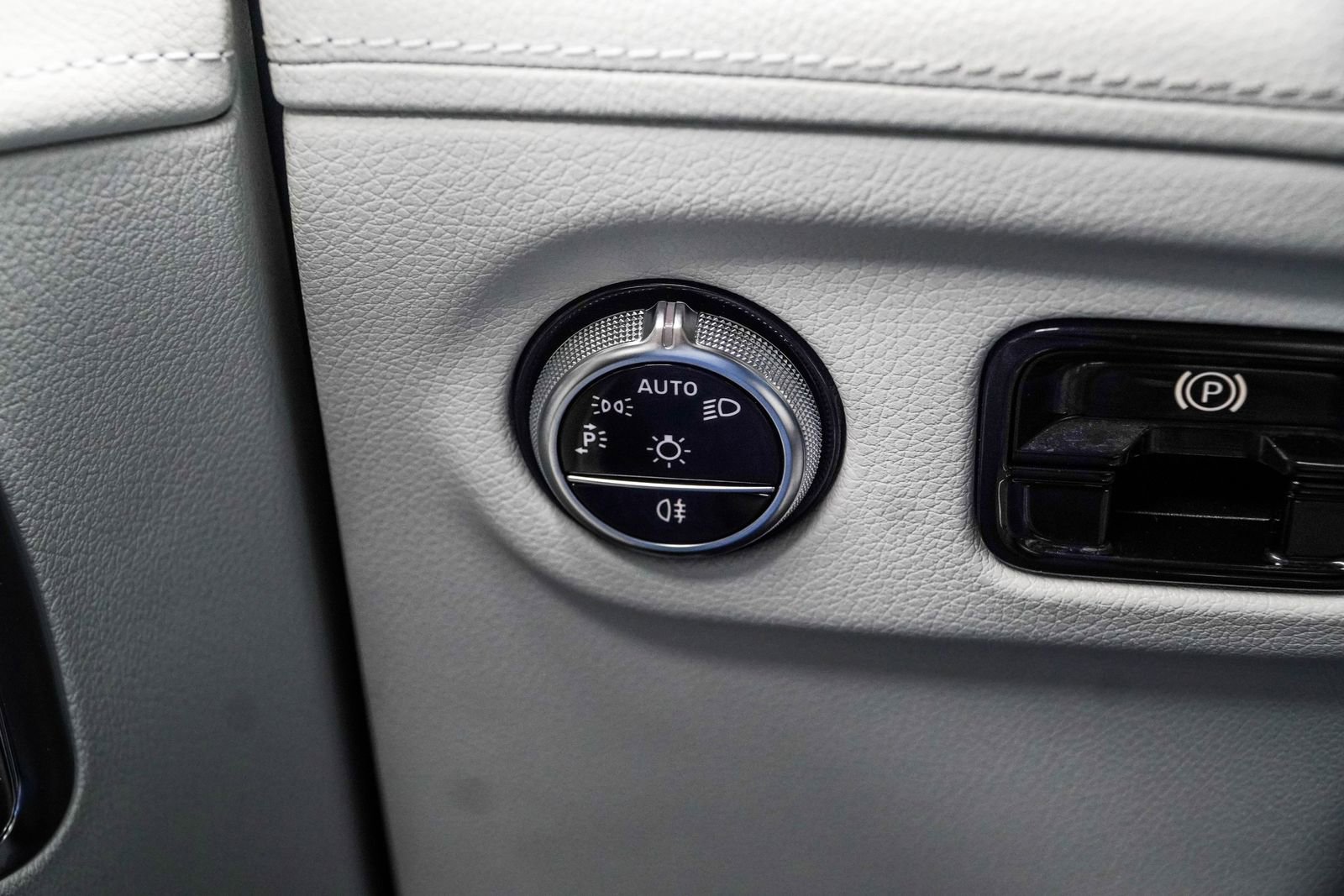 Used 2025 Mercedes-Benz EQE 500 4MATIC Sedan image 29