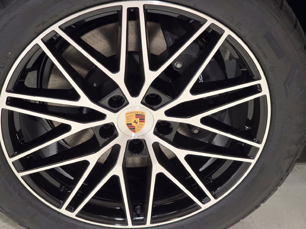 New 2026 Porsche Cayenne AWD/4WD image 12