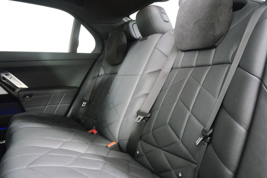 Certified 2025 BMW i7 eDrive50 image 15