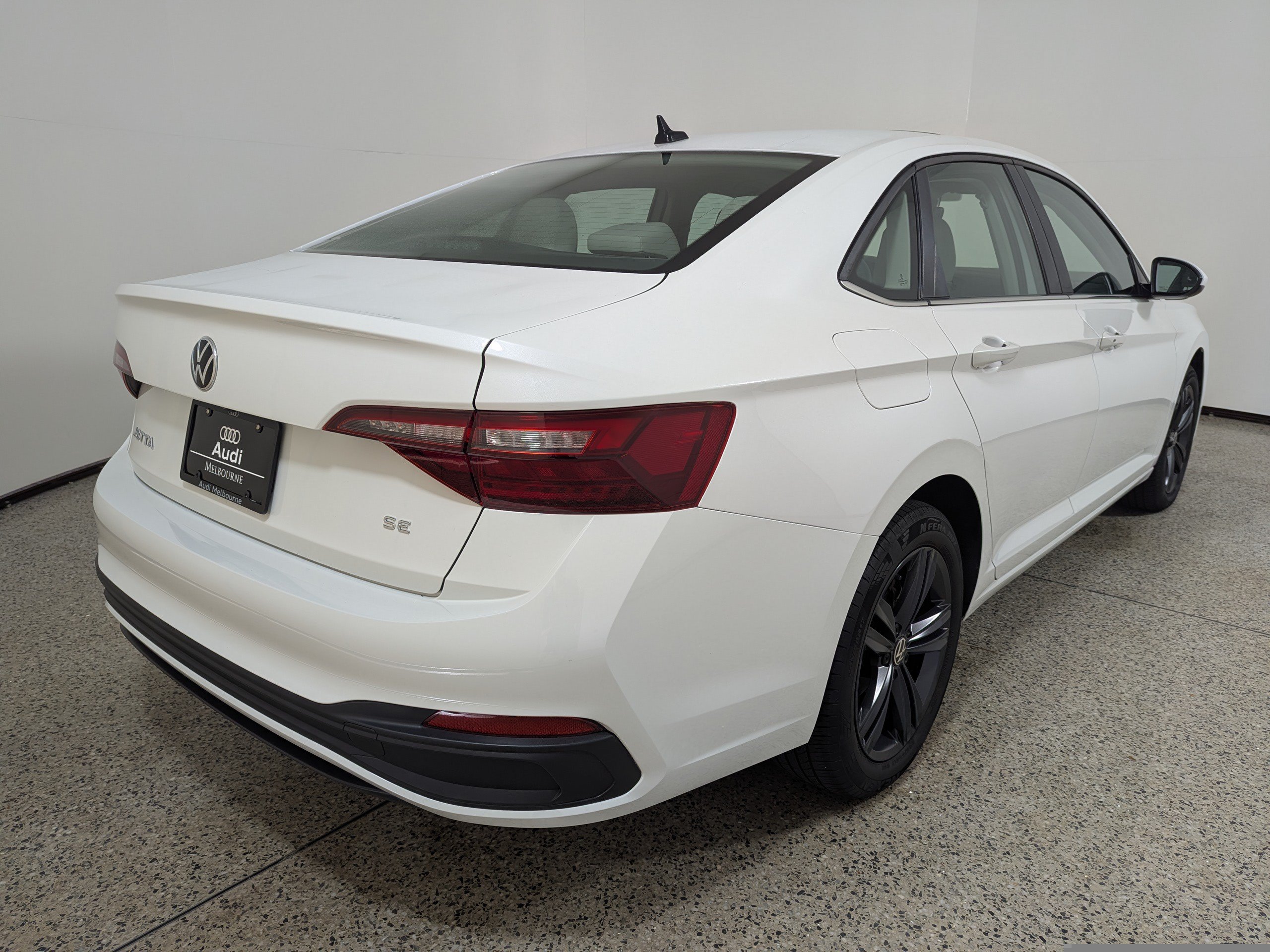 Used 2024 Volkswagen Jetta SE w/ Panoramic Sunroof Package FWD image 7