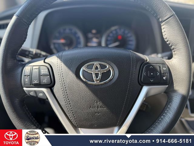 Used 2017 Toyota Sienna XLE Premium image 18