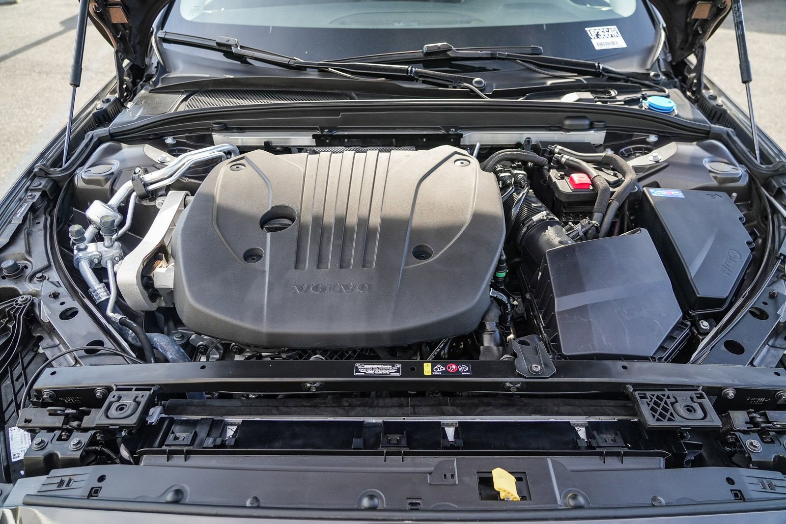 Used 2025 Volvo V60 B5 Cross Country Plus image 29