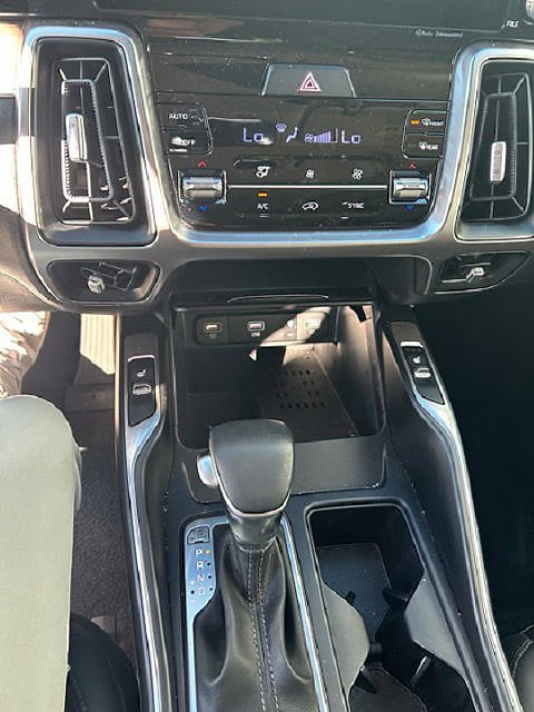 Certified 2023 Kia Sorento EX w/ Panoramic Sunroof Package FWD image 17