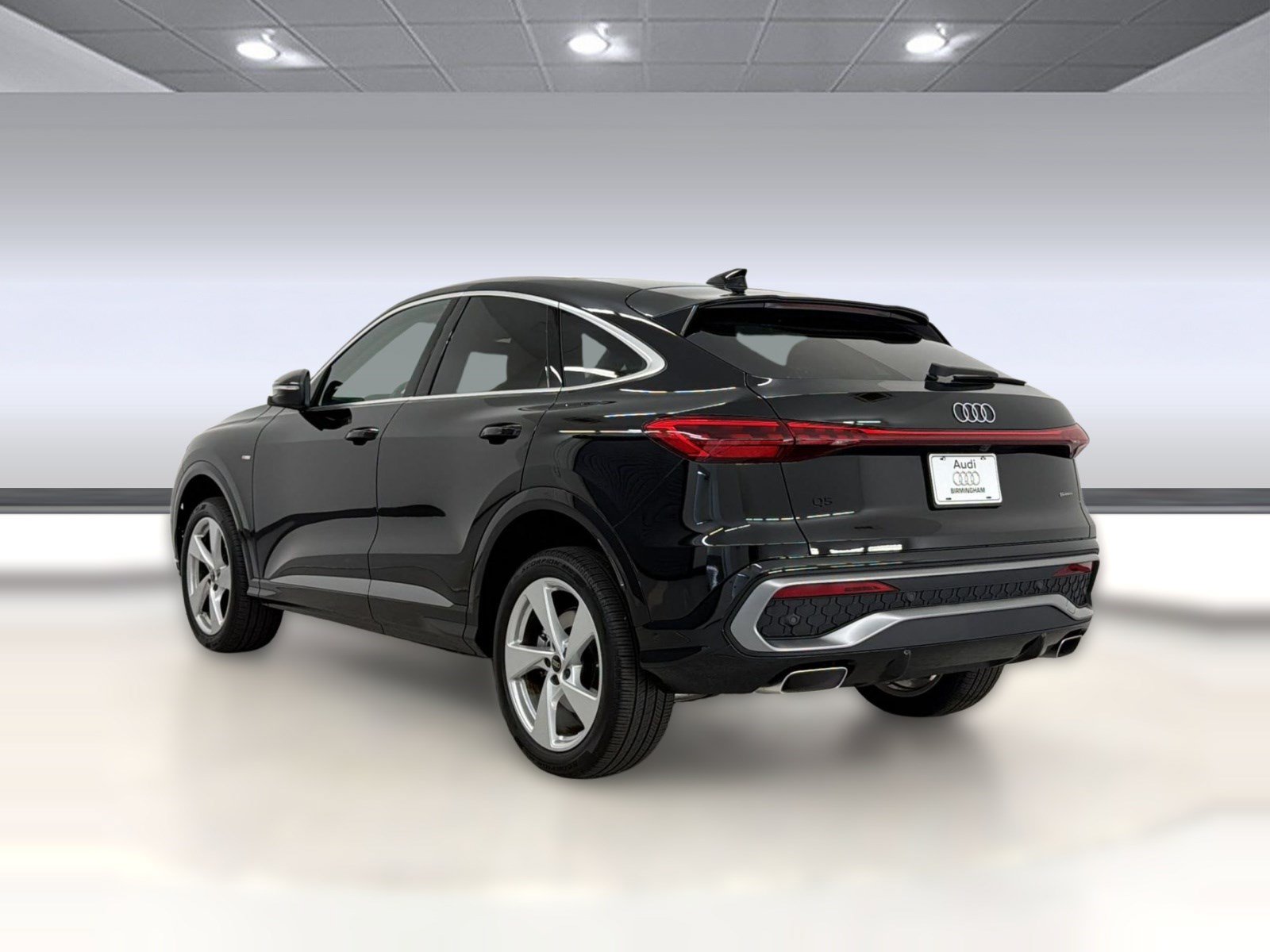 Used 2025 Audi Q5 Premium Plus w/ Premium Plus AWD/4WD image 3
