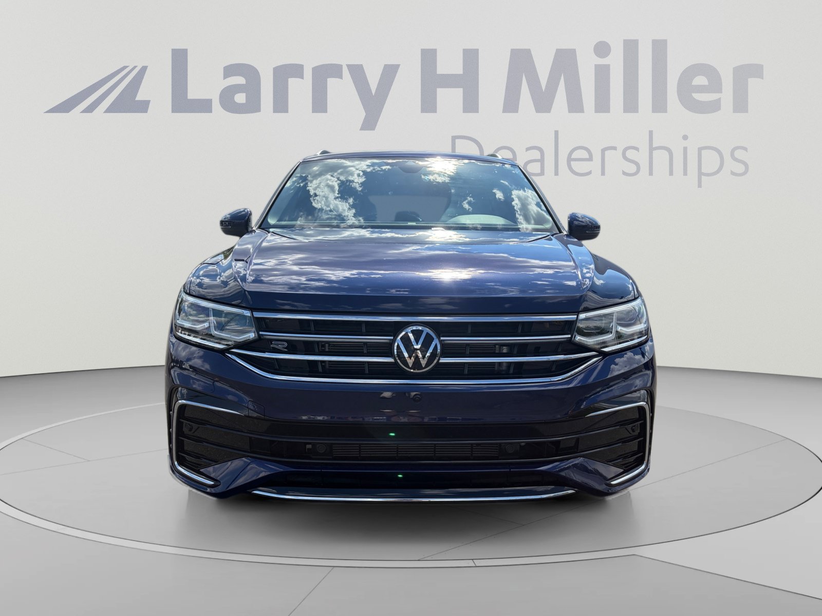 Used 2023 Volkswagen Tiguan SEL R-Line AWD/4WD image 8