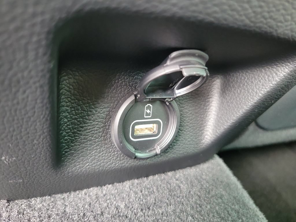 Used 2022 Genesis G70 3.3T RWD image 9