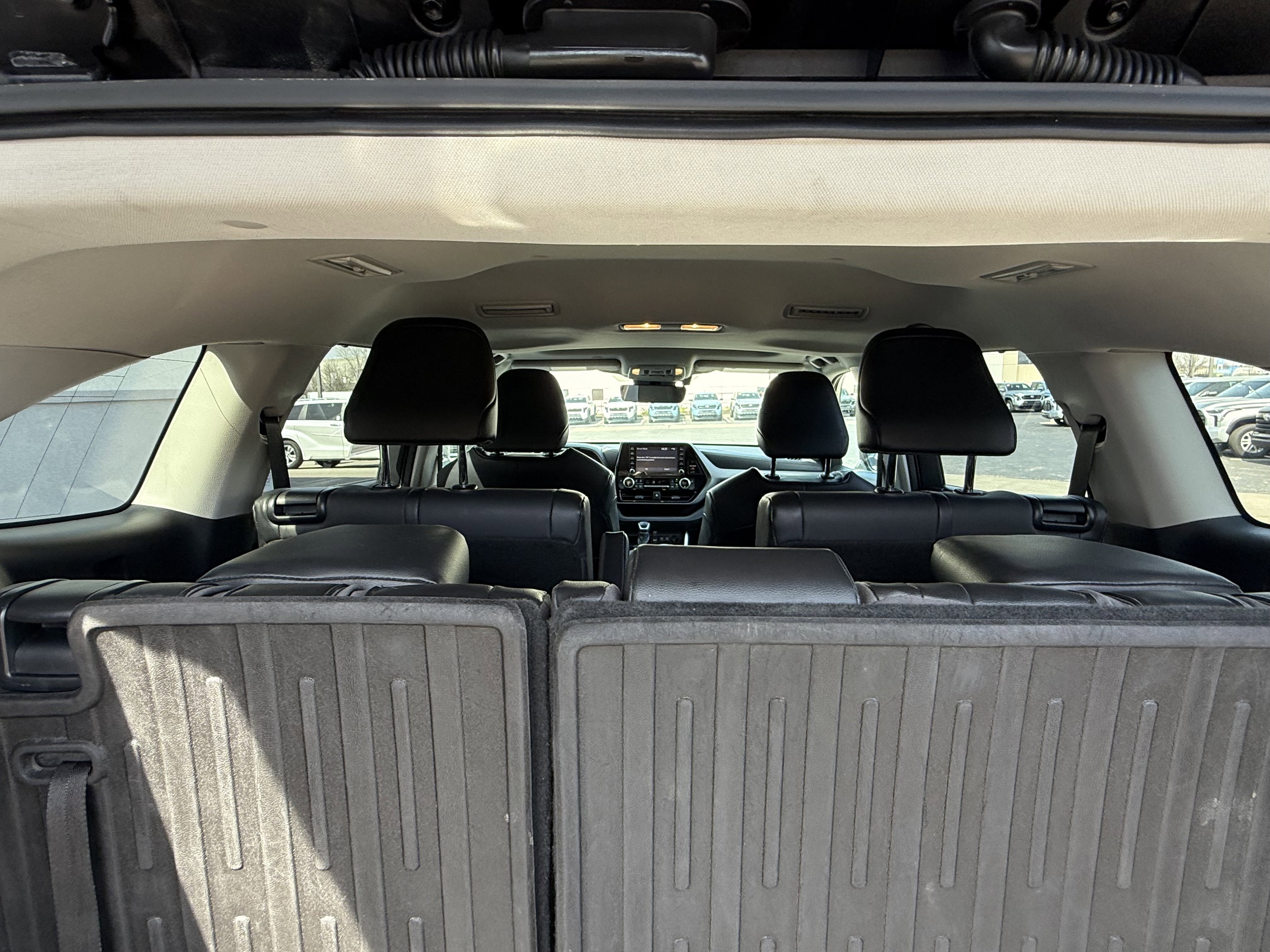 Used 2020 Toyota Highlander XLE image 23