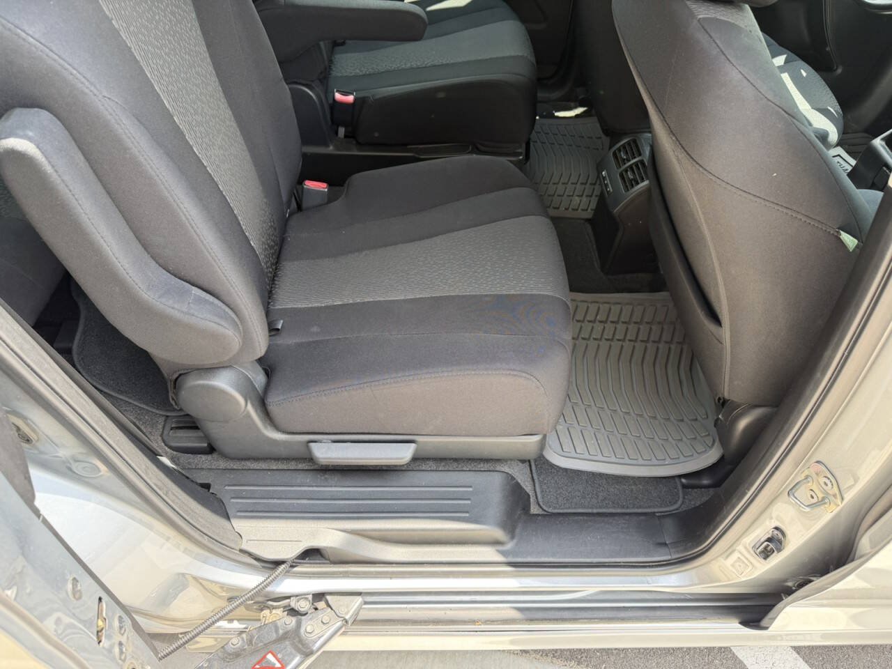 Used 2012 MAZDA MAZDA5 Touring w/ Moonroof & Audio Pkg FWD image 14