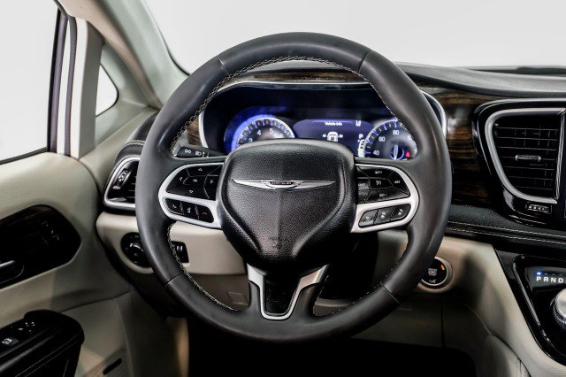 Used 2022 Chrysler Pacifica Limited FWD image 15