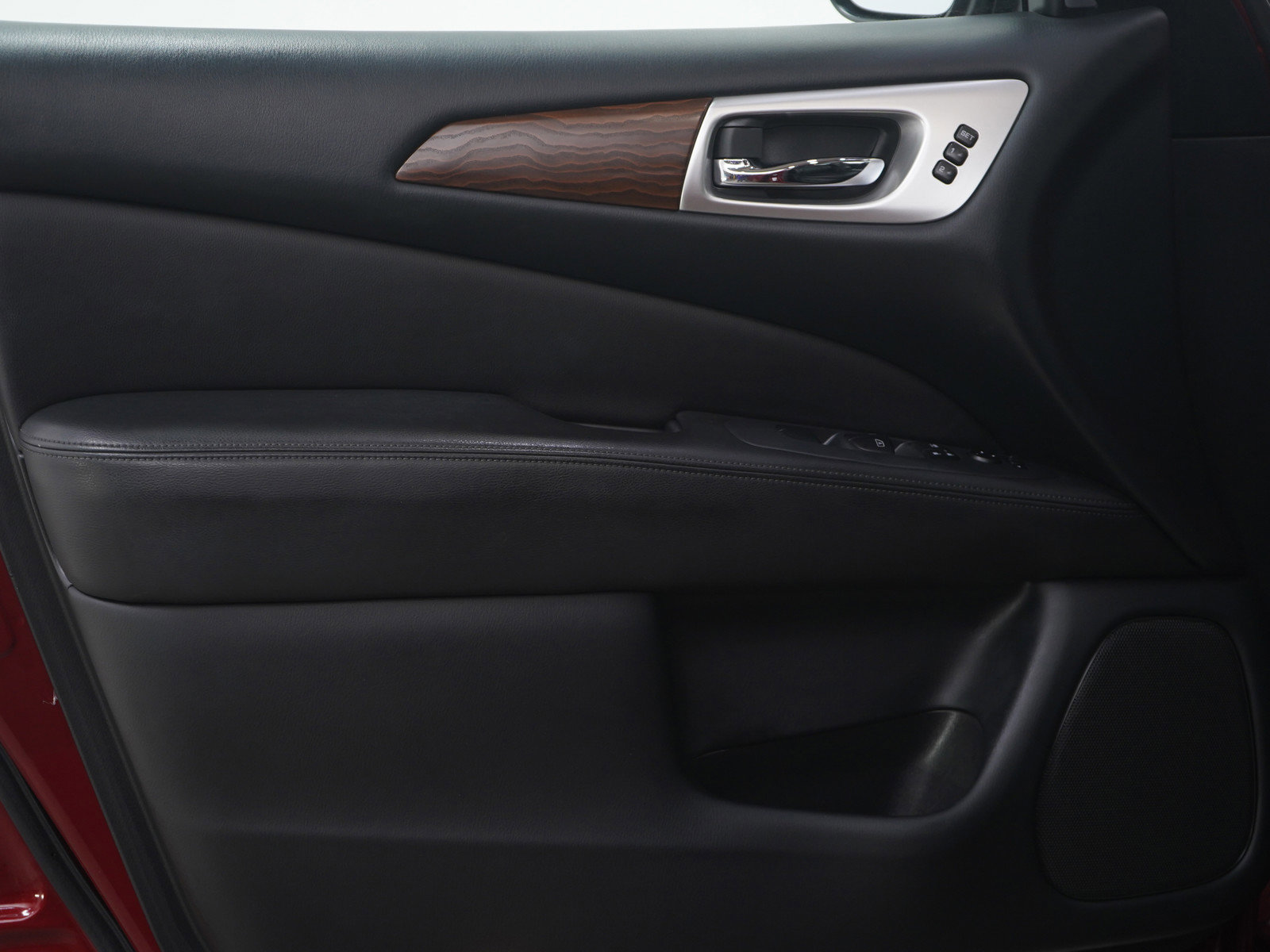 Used 2018 Nissan Pathfinder Platinum image 21