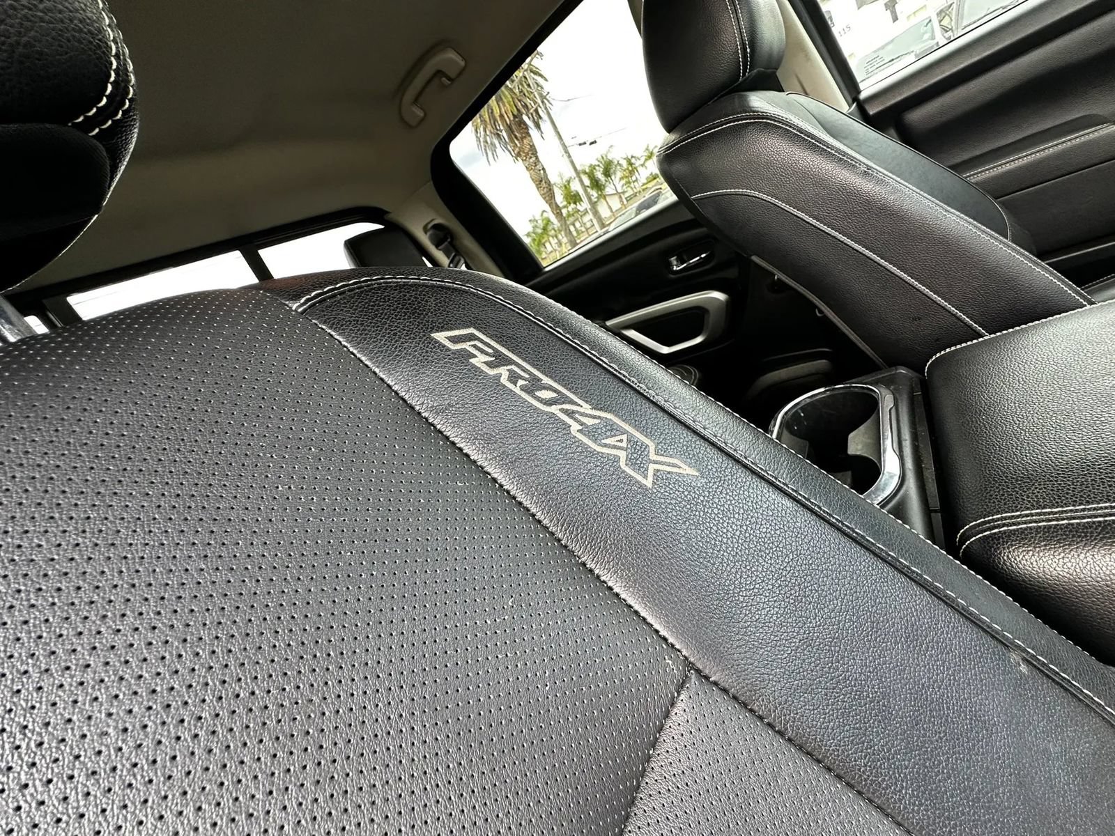 Used 2017 Nissan Titan PRO-4X w/ Pro-4x Convenience Package AWD/4WD image 23