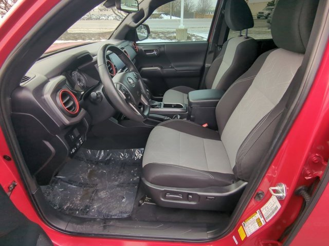 Certified 2022 Toyota Tacoma TRD Off-Road image 8