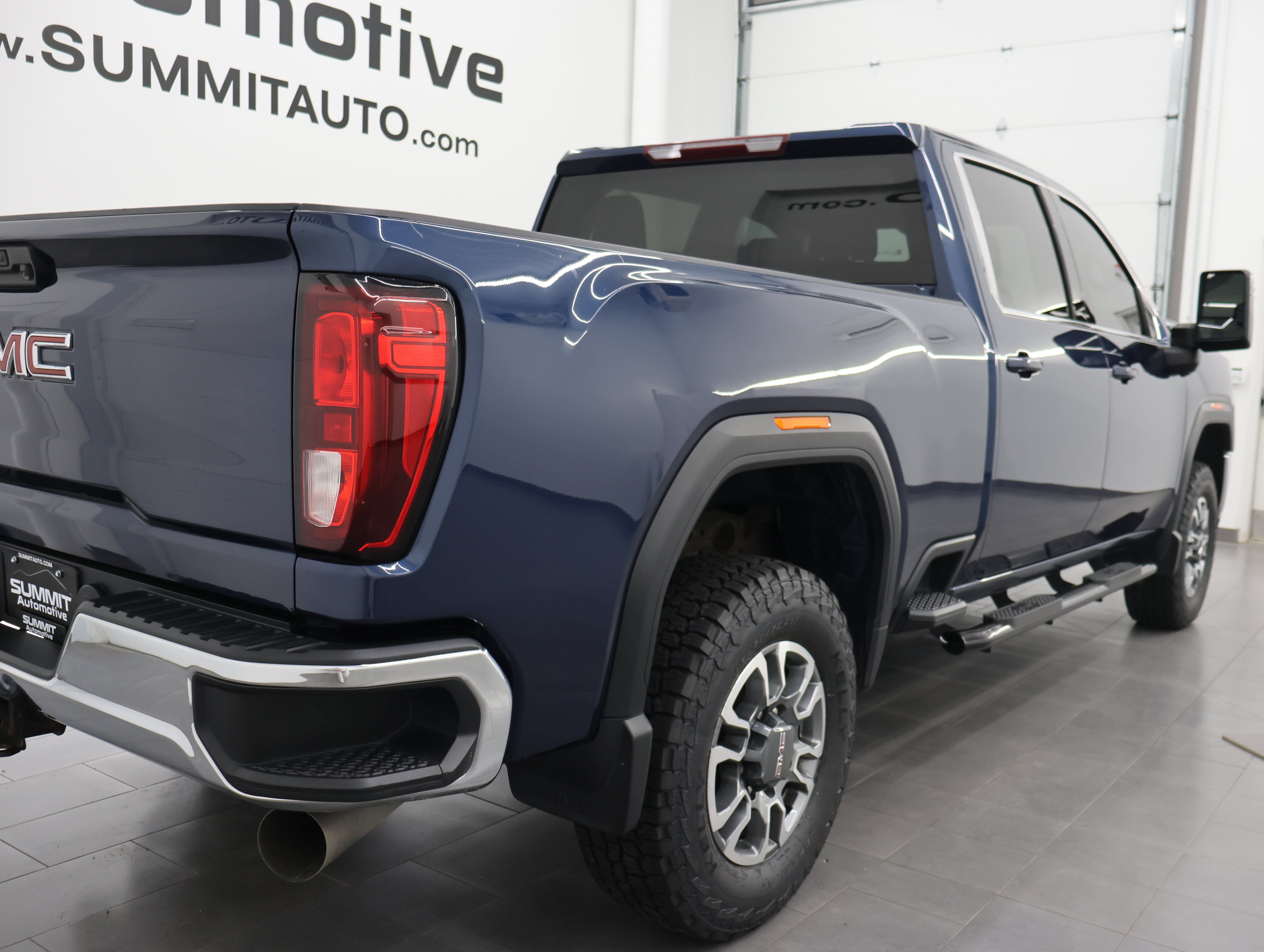 Used 2023 GMC Sierra 2500 SLE AWD/4WD image 4