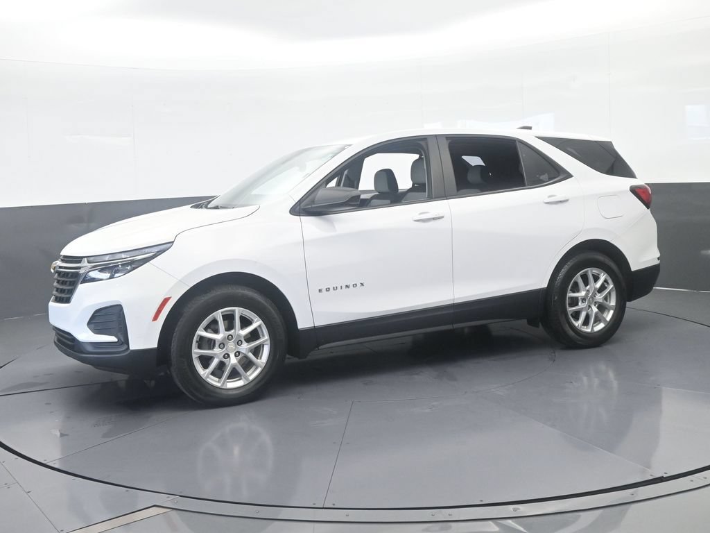 Used 2023 Chevrolet Equinox LS FWD image 2