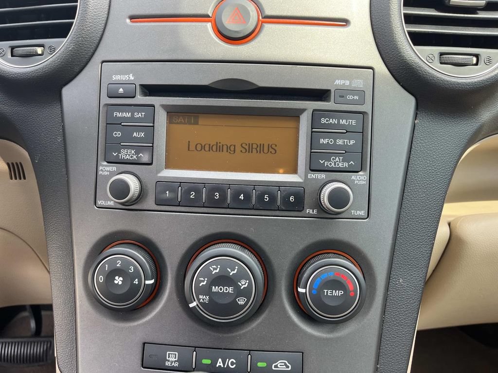 Used 2009 Kia Rondo LX FWD image 29
