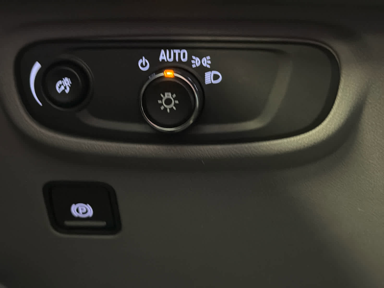 Used 2024 GMC Terrain SLE FWD image 32