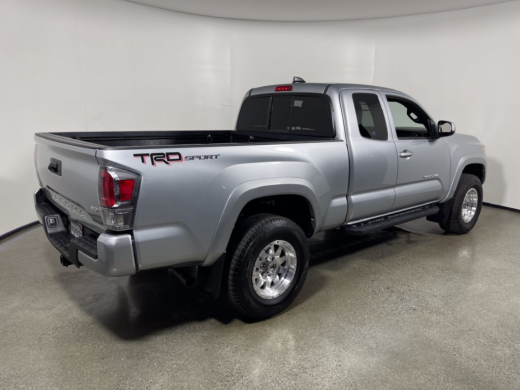 Used 2022 Toyota Tacoma TRD Sport w/ TRD Premium Sport Package RWD image 3
