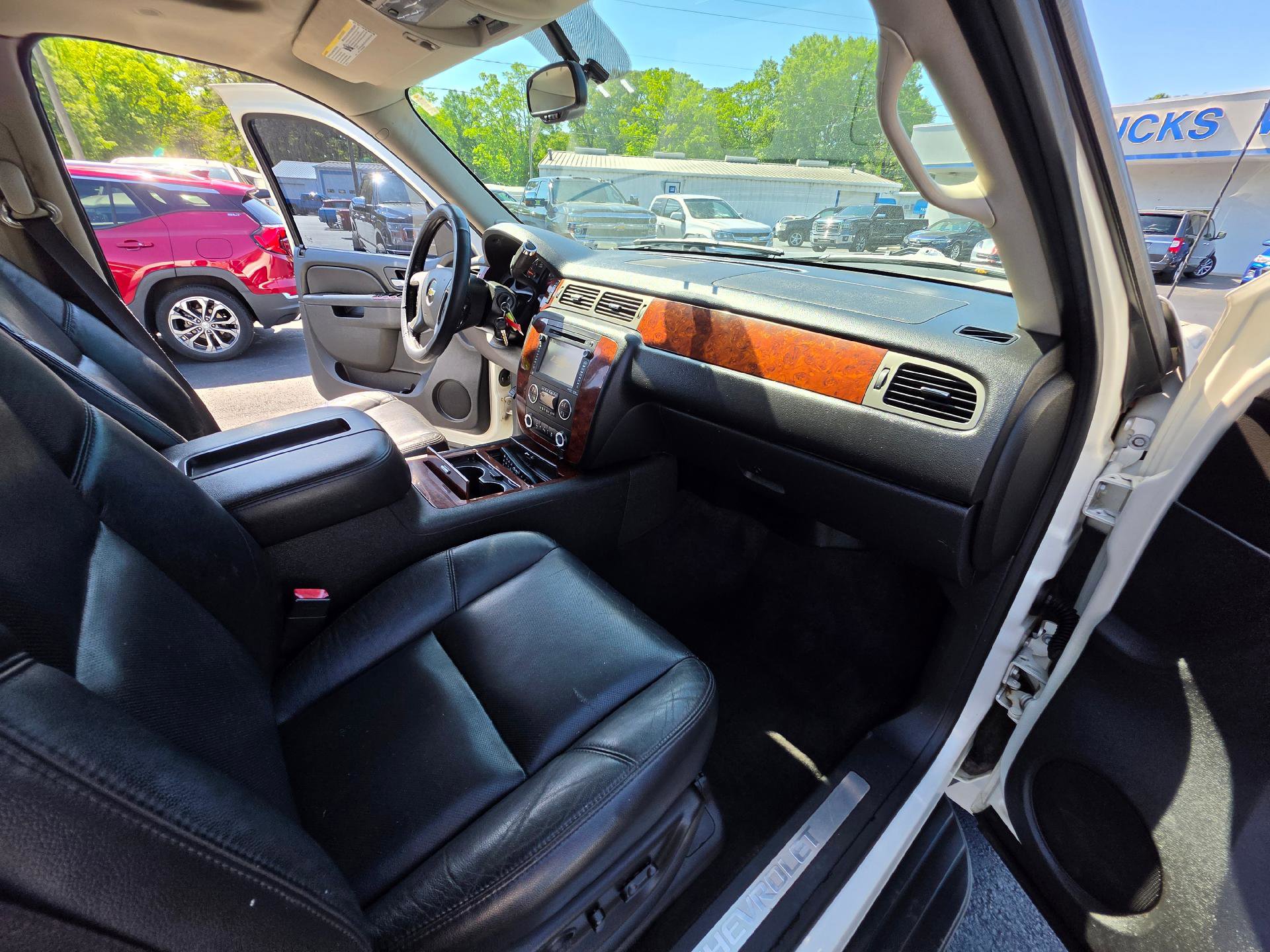 Used 2012 Chevrolet Avalanche LTZ AWD/4WD image 10
