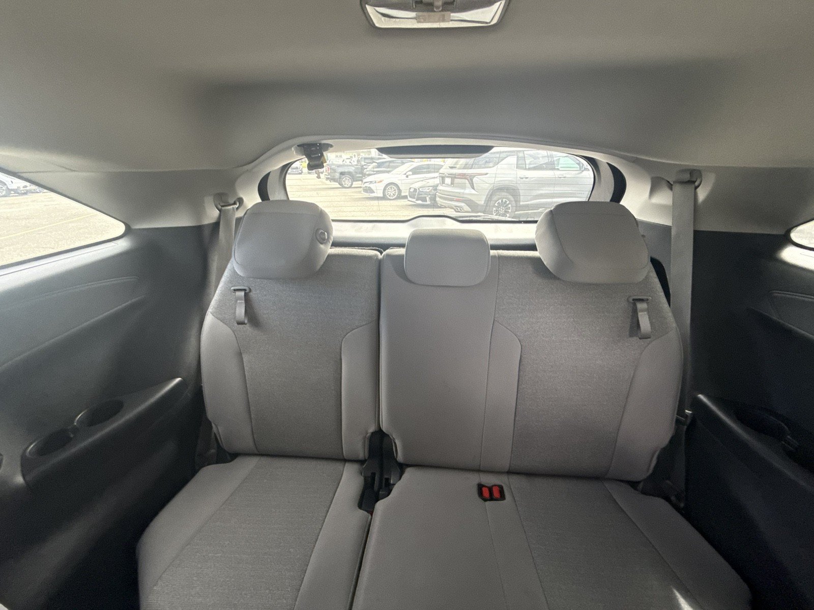 Used 2025 Toyota Sienna LE FWD image 26