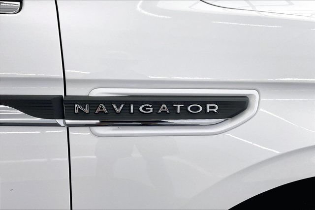 Used 2022 Lincoln Navigator Reserve AWD/4WD image 30