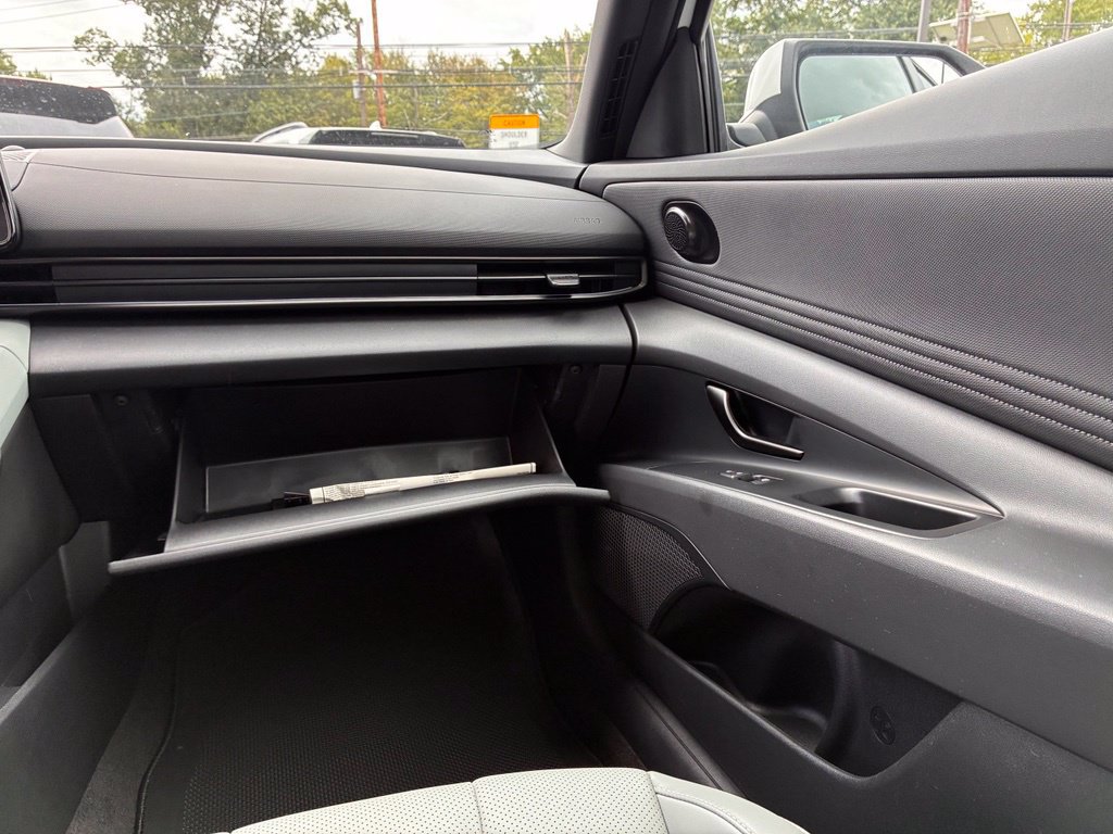 Certified 2025 Hyundai Elantra Limited FWD image 41