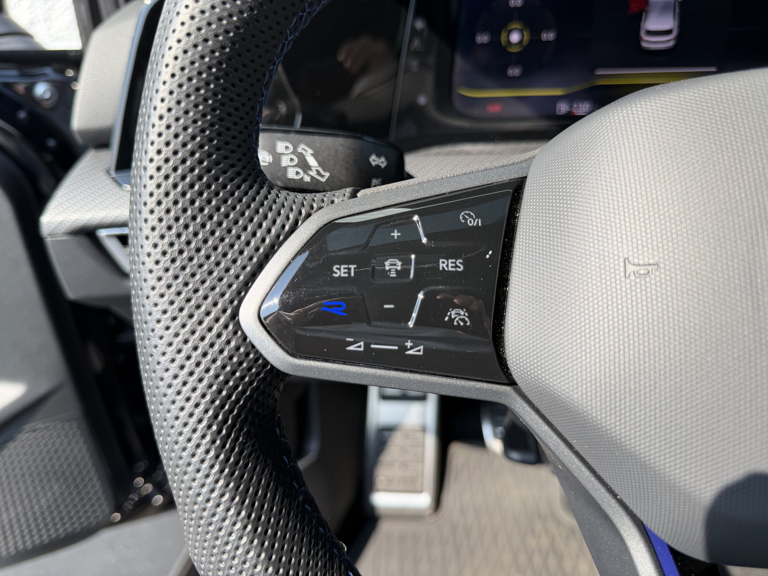 Used 2024 Volkswagen Golf R AWD/4WD image 16