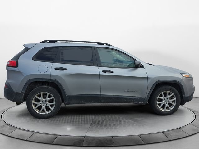 Used 2016 Jeep Cherokee Sport image 6