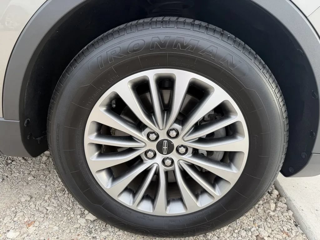 Used 2016 Lincoln MKX Select w/ Select Plus Package FWD image 11