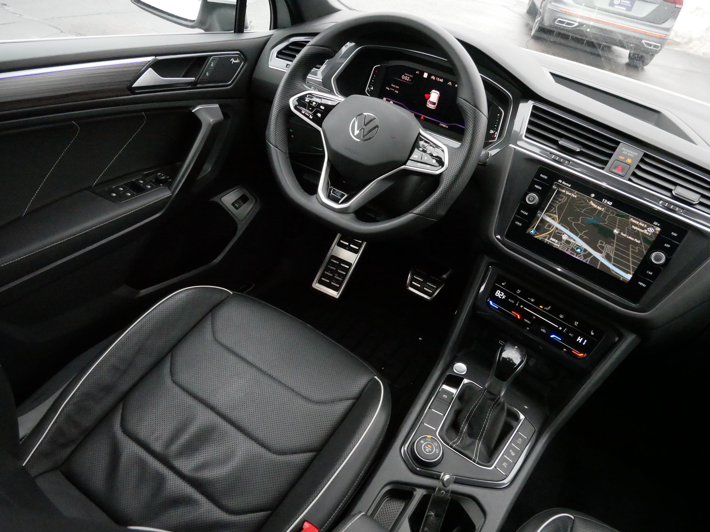 Certified 2022 Volkswagen Tiguan SEL R-Line image 9