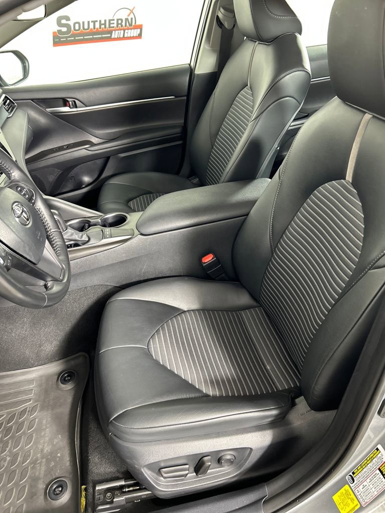 Used 2024 Toyota Camry SE image 11