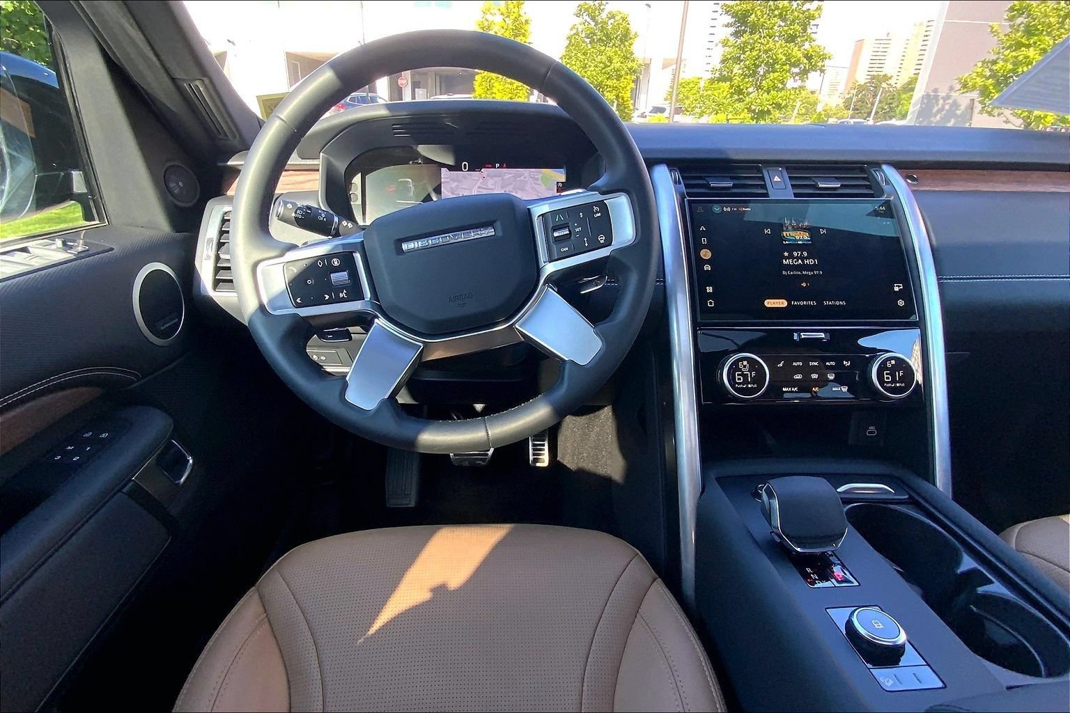 Certified 2025 Land Rover Discovery Dynamic SE AWD/4WD image 5