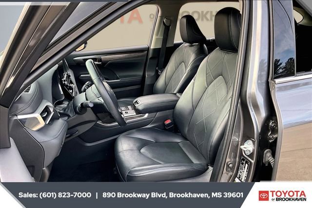 Used 2022 Toyota Highlander Platinum image 18