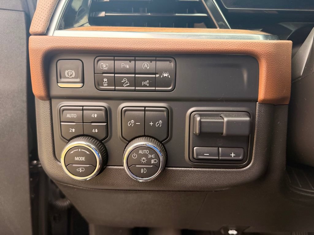Certified 2025 Chevrolet Tahoe High Country AWD/4WD image 11