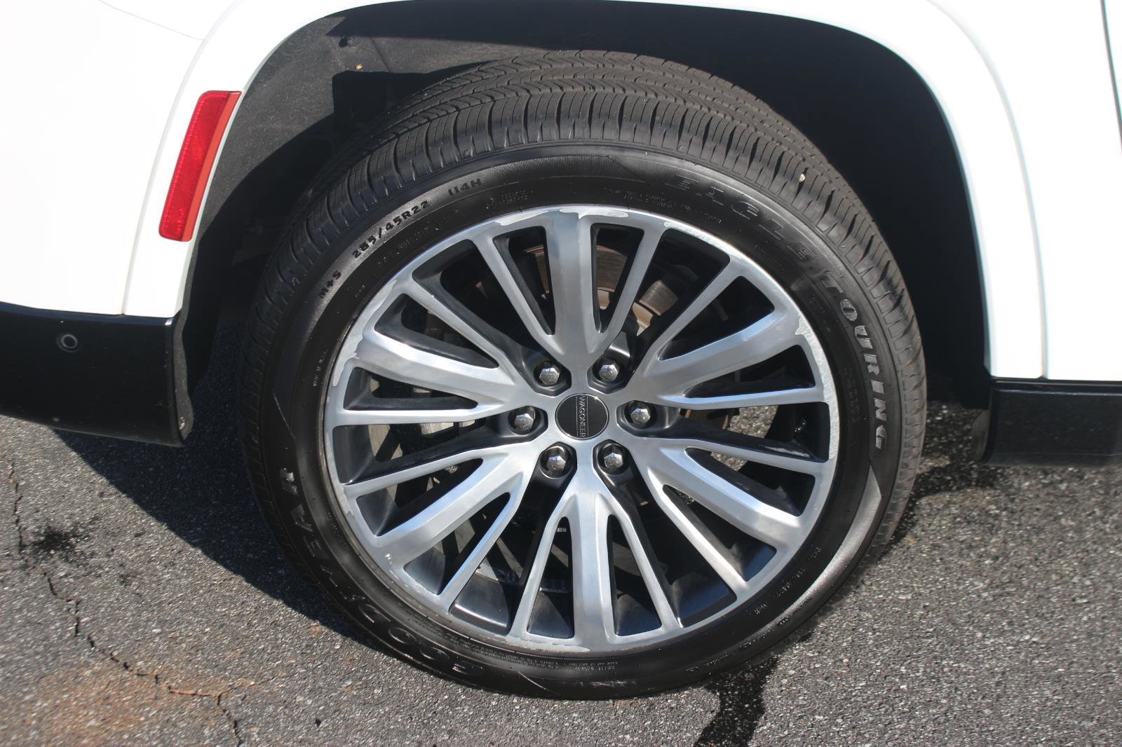 Used 2024 Jeep Grand Wagoneer L Series III image 45