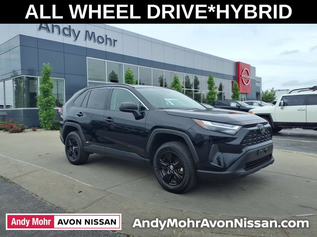 Used 2025 Toyota RAV4 LE AWD/4WD image 1