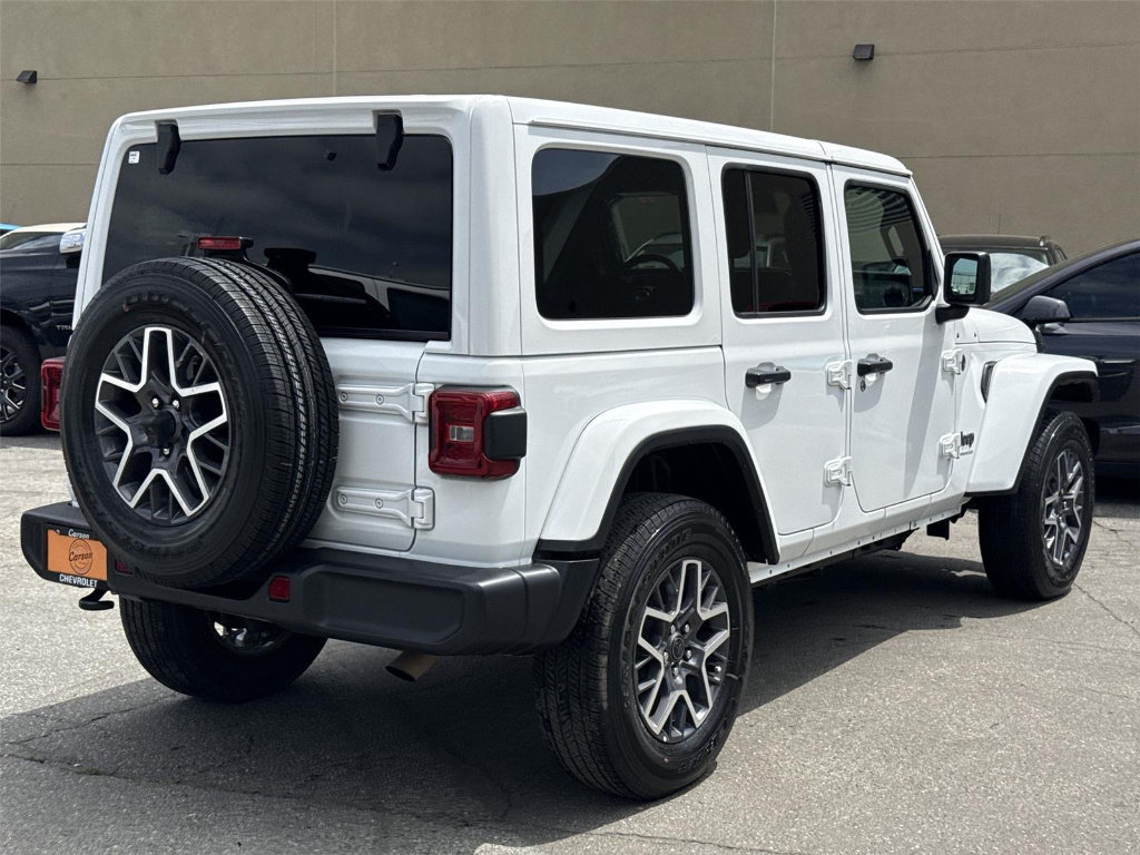 Used 2025 Jeep Wrangler Unlimited Sahara AWD/4WD image 3