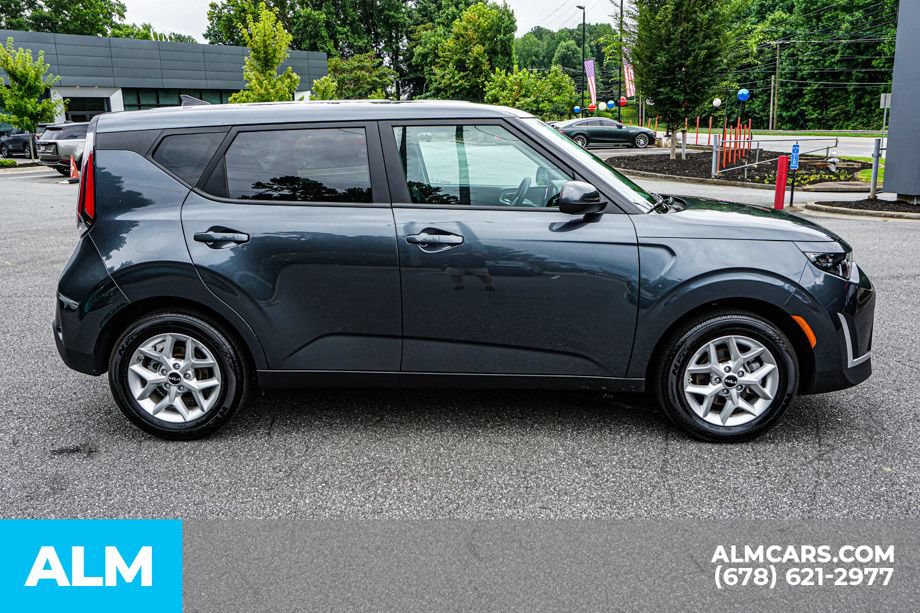 Used 2025 Kia Soul LX w/ LX Technology Package FWD image 8