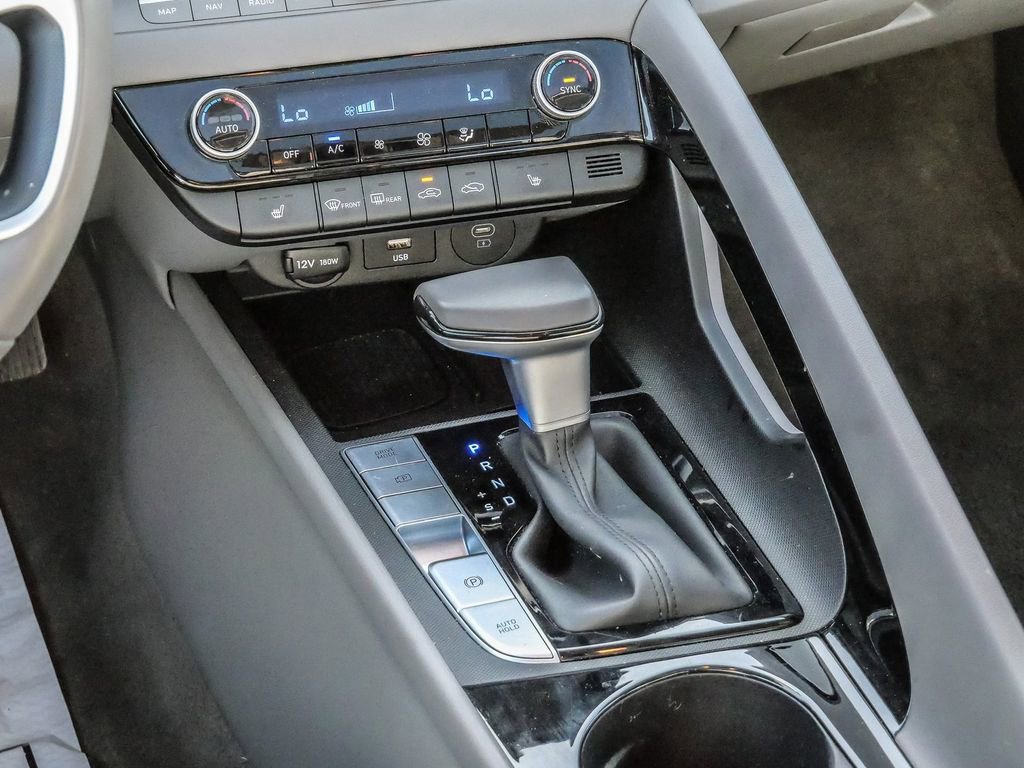 Used 2025 Hyundai Elantra SEL FWD image 23