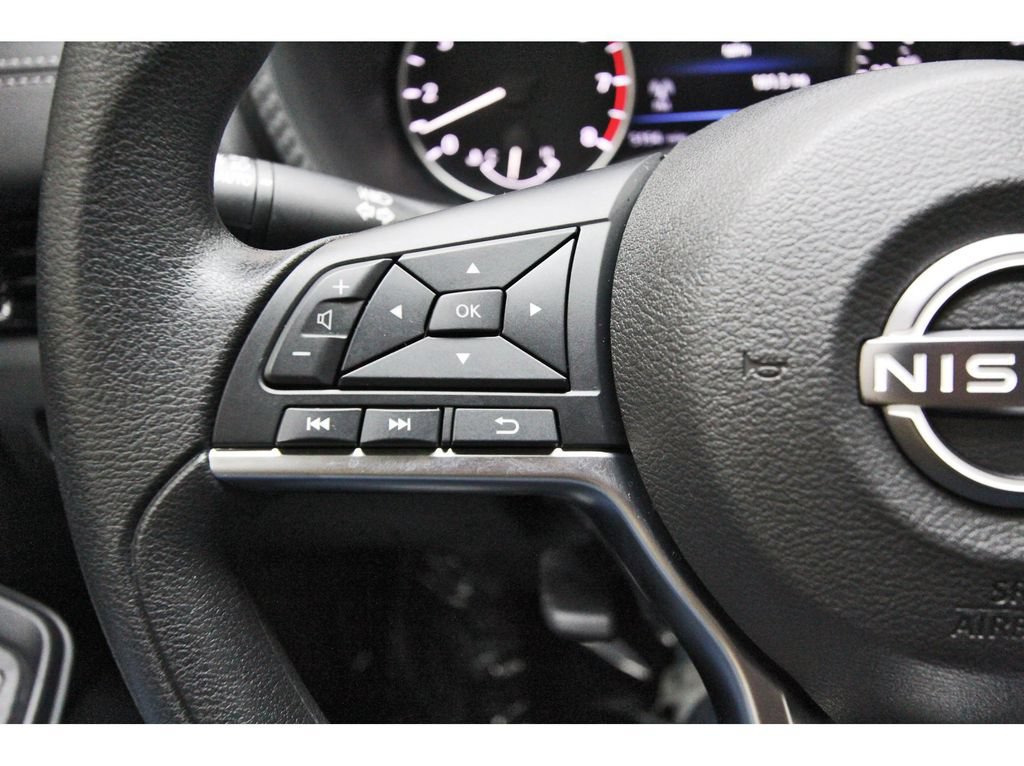 Used 2025 Nissan Sentra SV FWD image 17