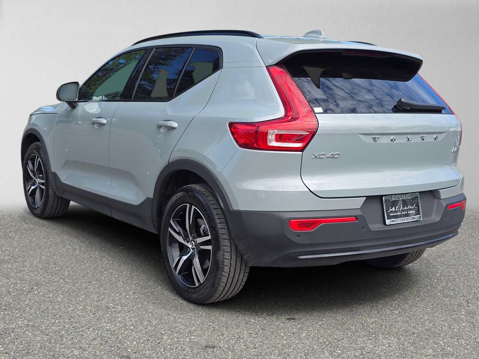 Used 2026 Volvo XC40 B5 Core w/ Climate Package AWD/4WD image 5
