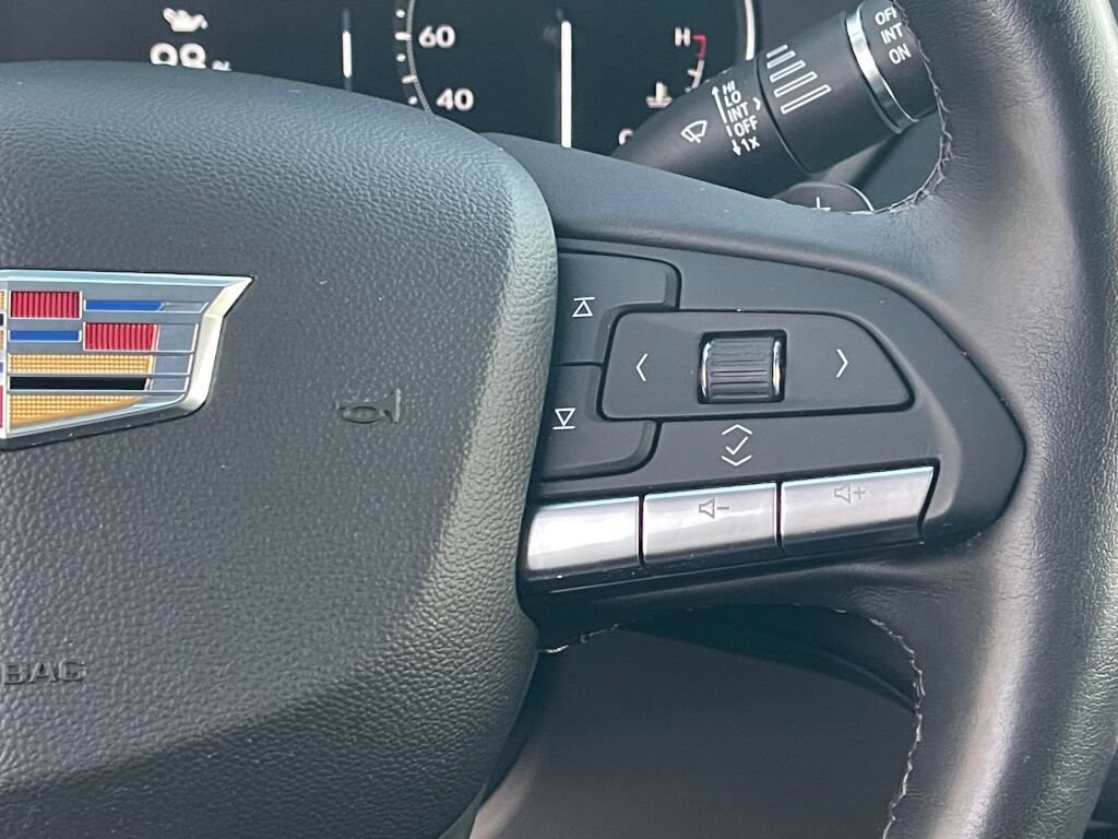 Used 2023 Cadillac XT4 Luxury w/ Cold Weather Package FWD image 18