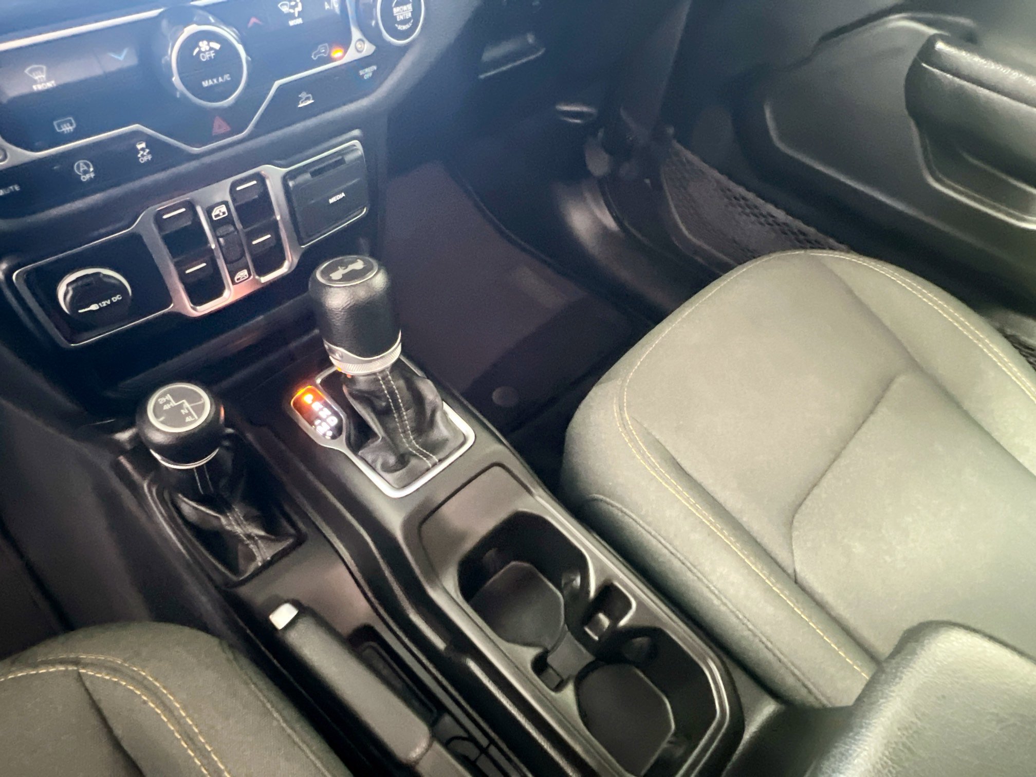 Used 2024 Jeep Wrangler Sport S image 26