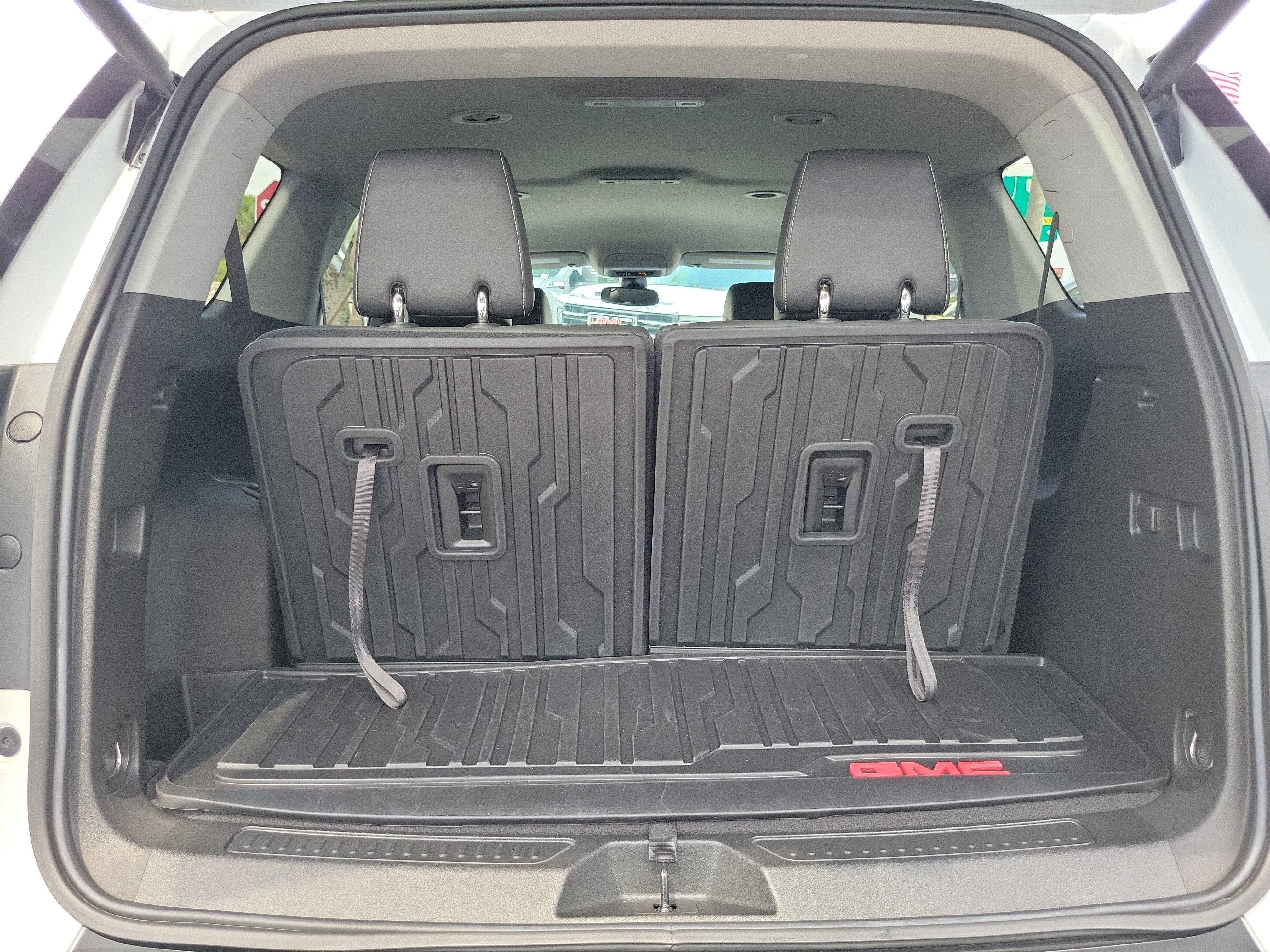 Used 2023 GMC Acadia SLT w/ Technology Package FWD image 17