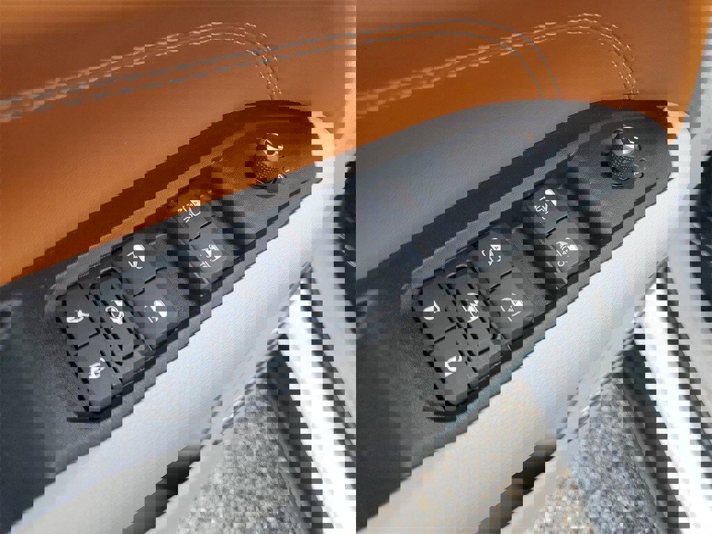 Used 2022 Jeep Compass Limited image 9