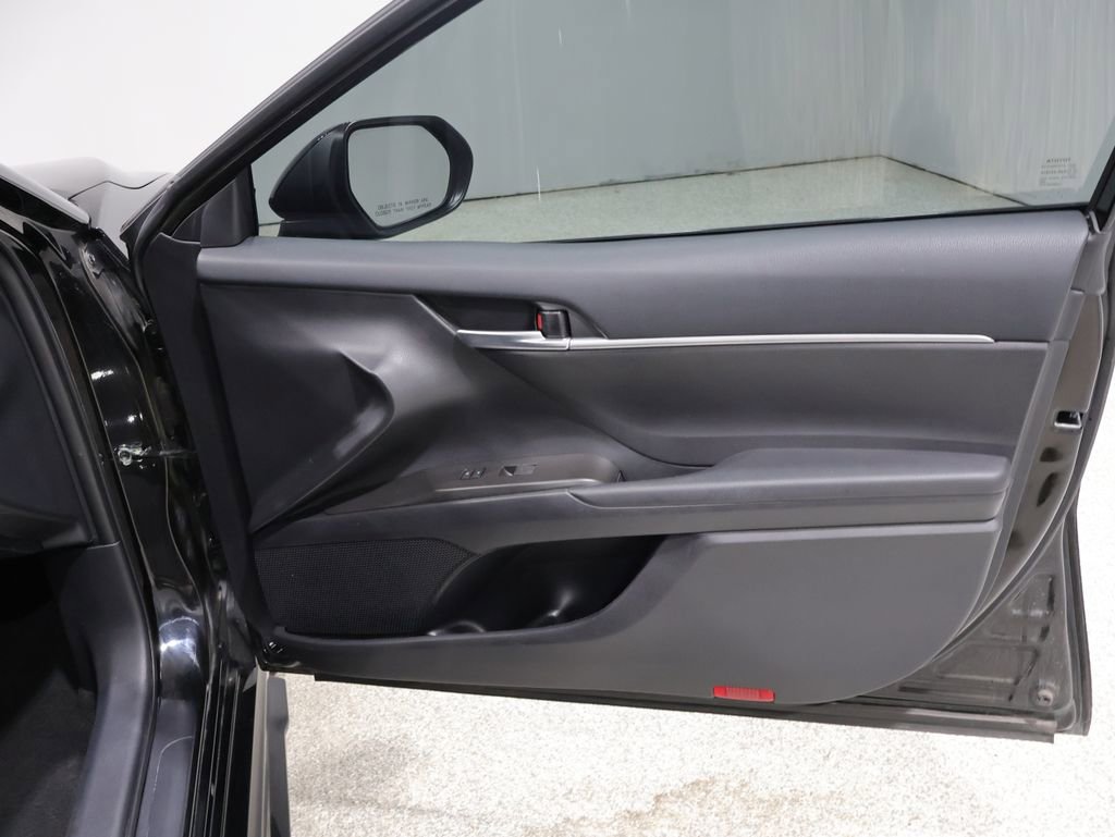 Used 2022 Toyota Camry SE w/ Carpet Mat Package (TMS) AWD/4WD image 22