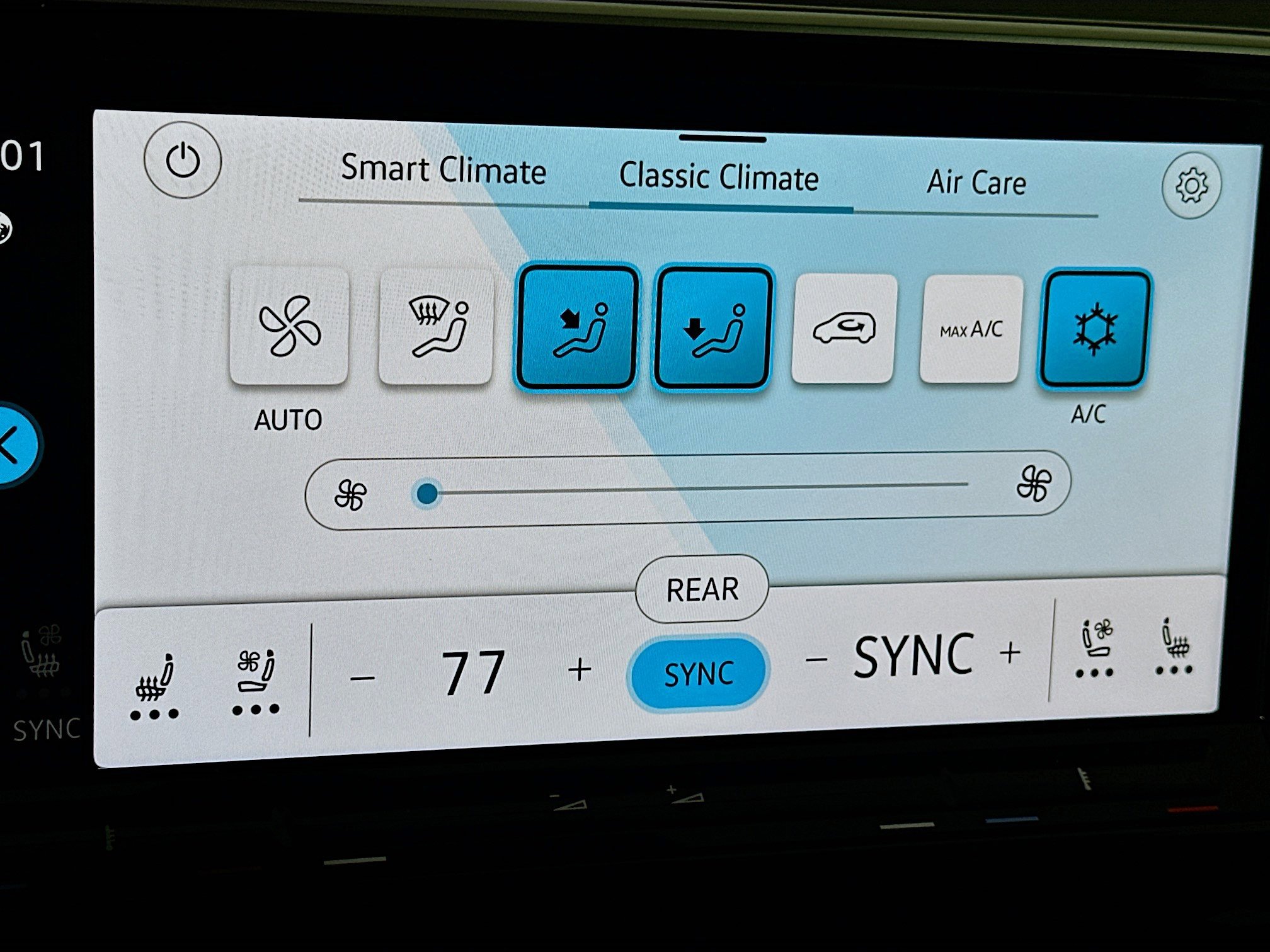 Used 2025 Volkswagen Atlas SE image 23