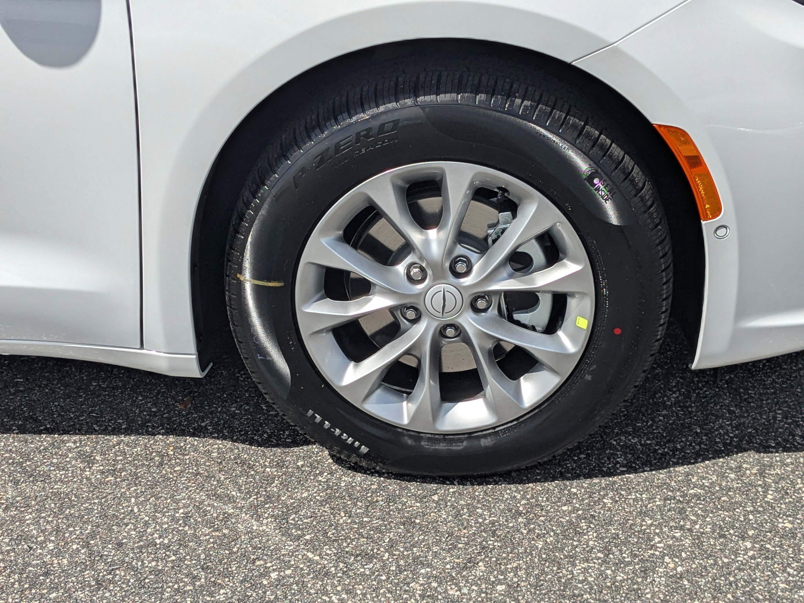 New 2026 Chrysler Pacifica Limited image 10