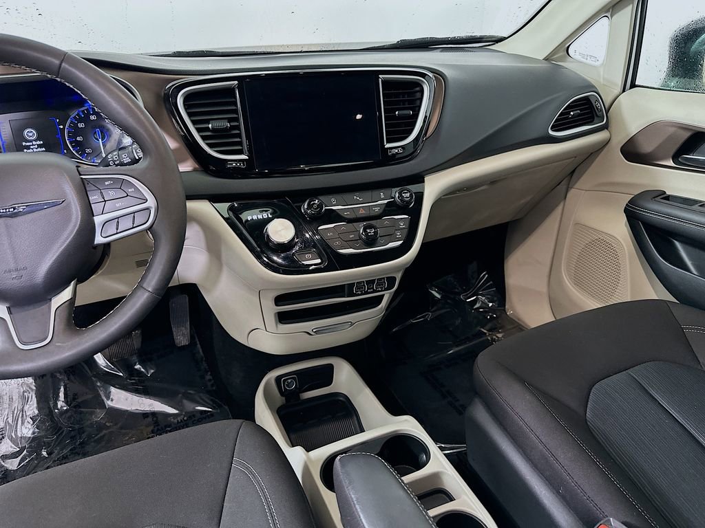 Used 2024 Chrysler Voyager LX FWD image 20